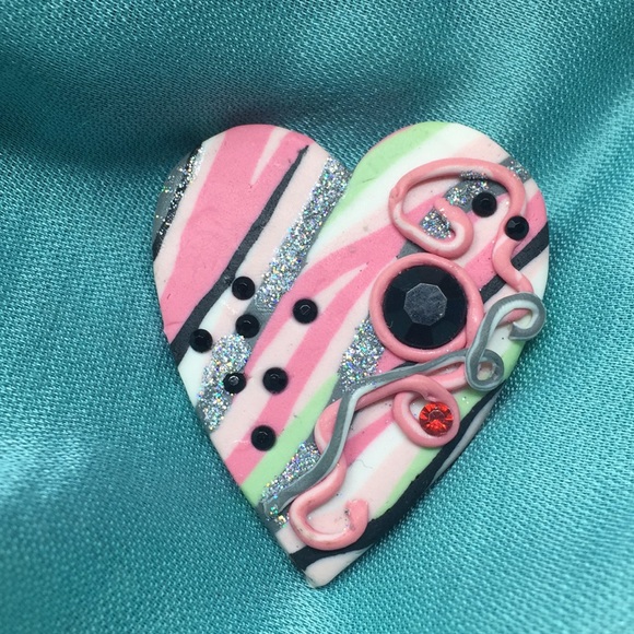 Beautiful One of a Kind Heart Brooch Rhinestones - Picture 7 of 16